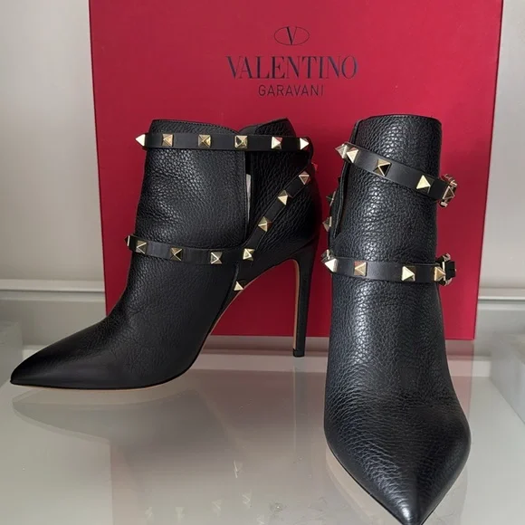Valentino Garavani Rockstud Ankle Boots Size 37 - Picture 2 of 6